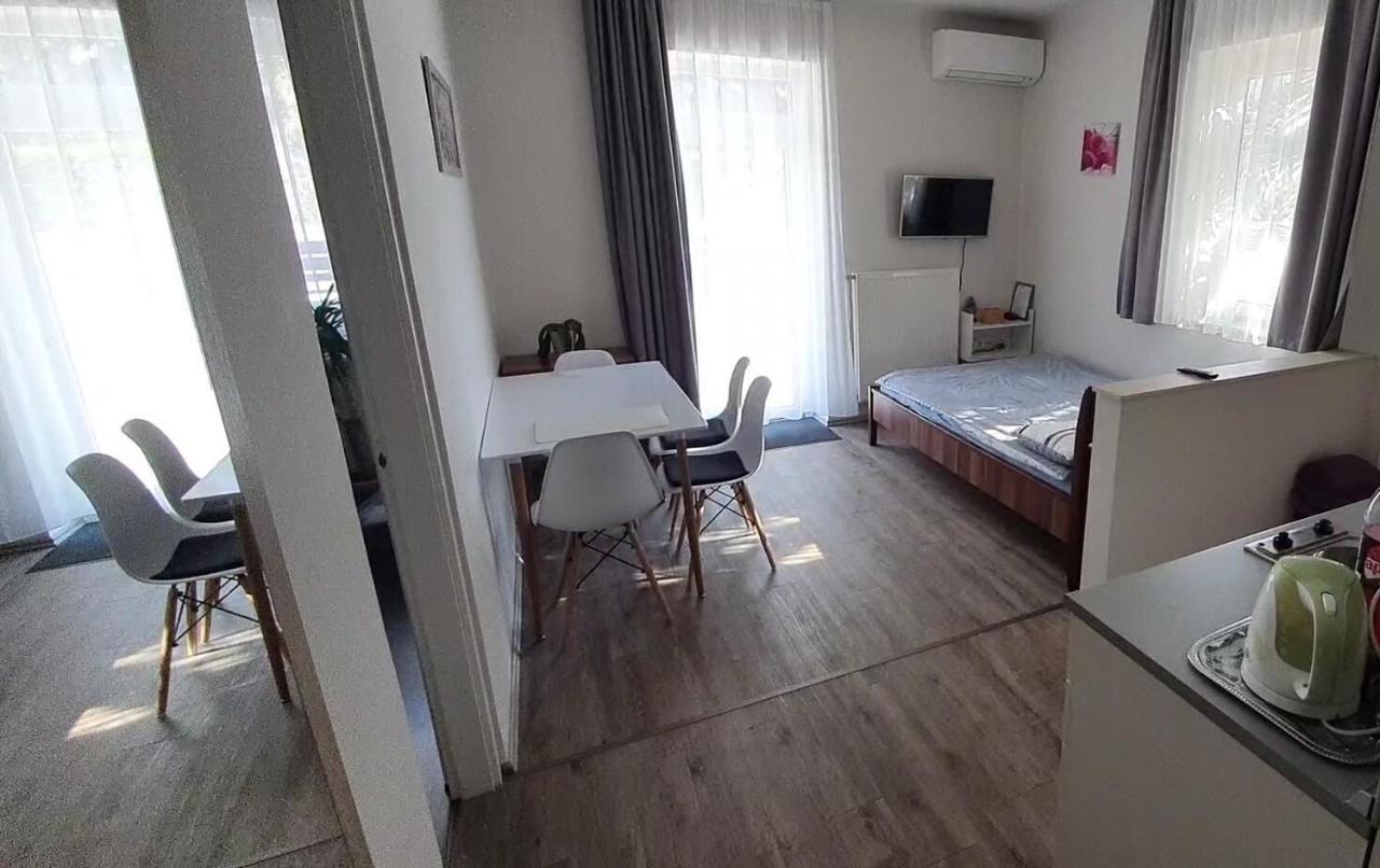 Ancsi Apartmanhaz Balatonlelle Exterior photo