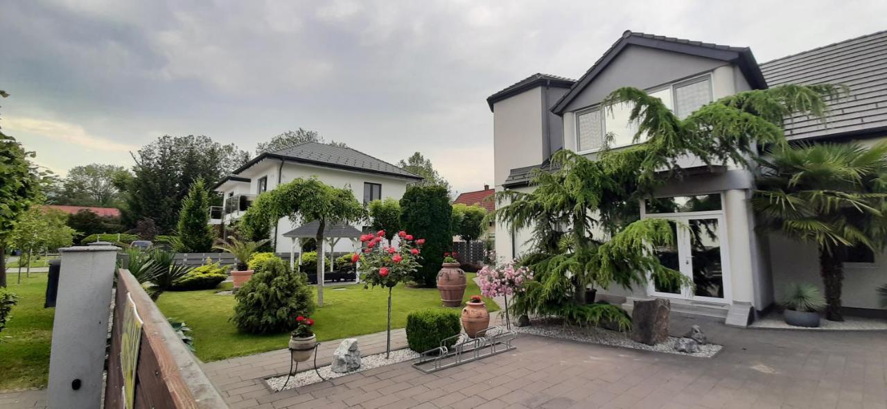 Ancsi Apartmanhaz Balatonlelle Exterior photo