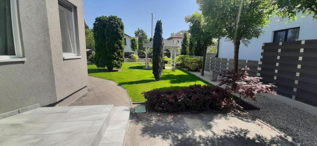 Ancsi Apartmanhaz Balatonlelle Exterior photo