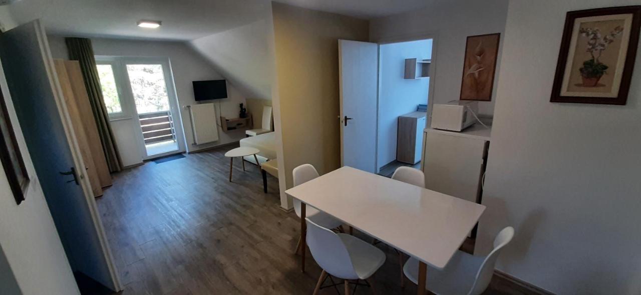 Ancsi Apartmanhaz Balatonlelle Exterior photo
