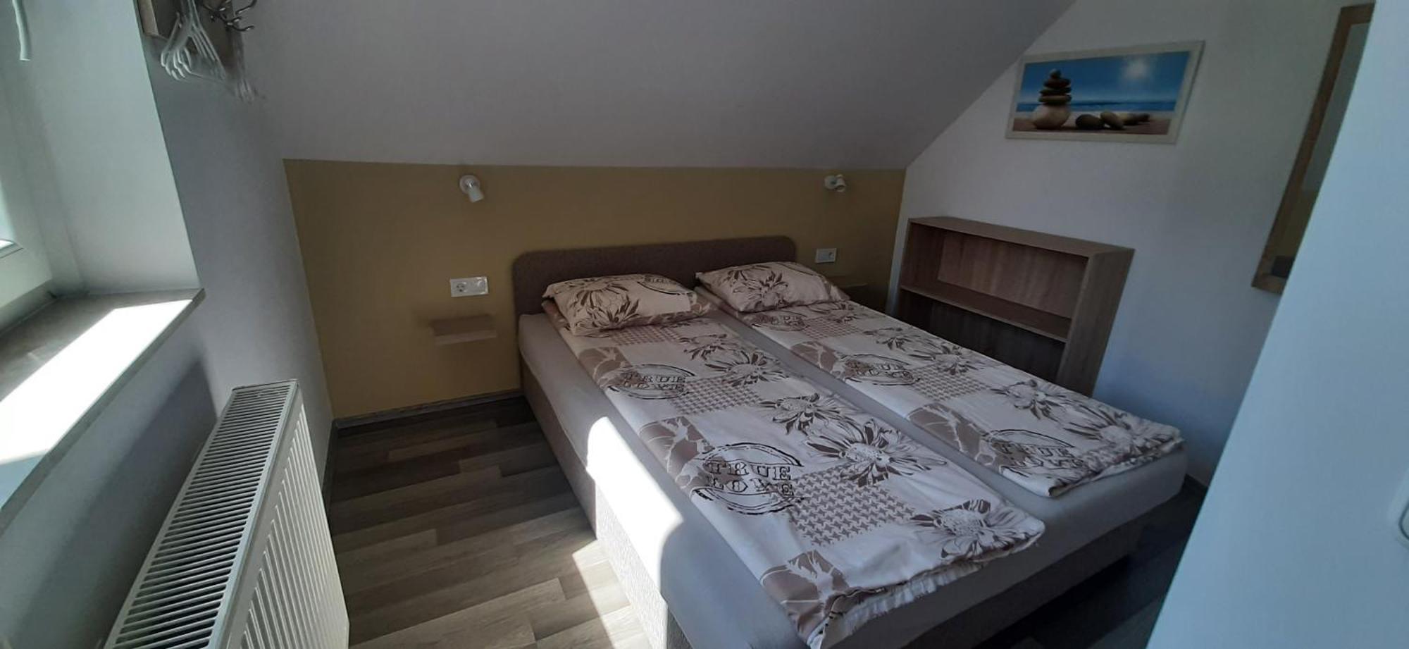 Ancsi Apartmanhaz Balatonlelle Exterior photo