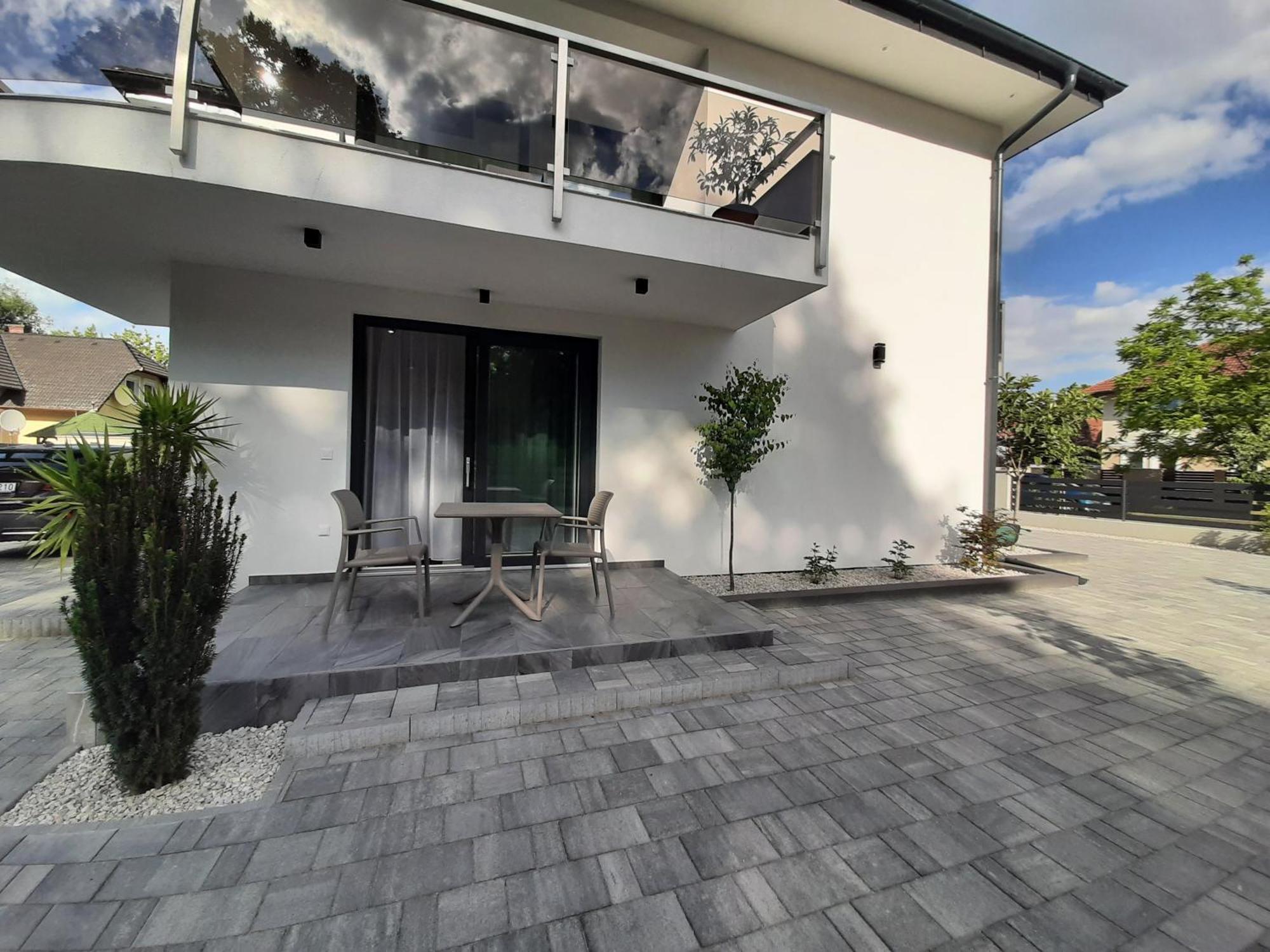 Ancsi Apartmanhaz Balatonlelle Exterior photo