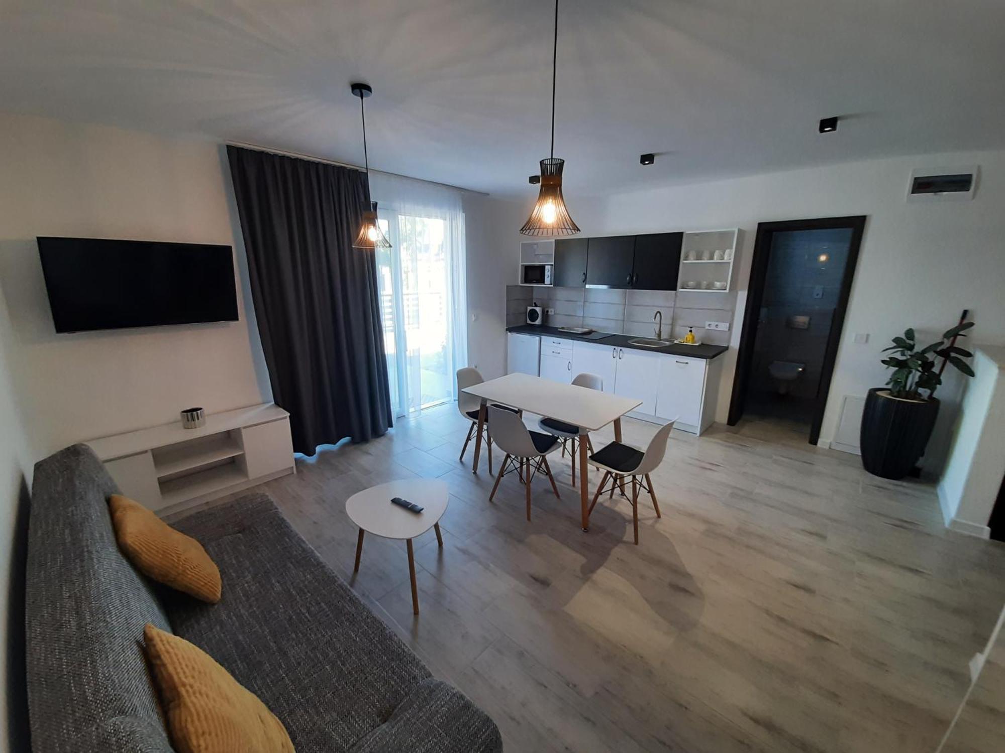 Ancsi Apartmanhaz Balatonlelle Exterior photo