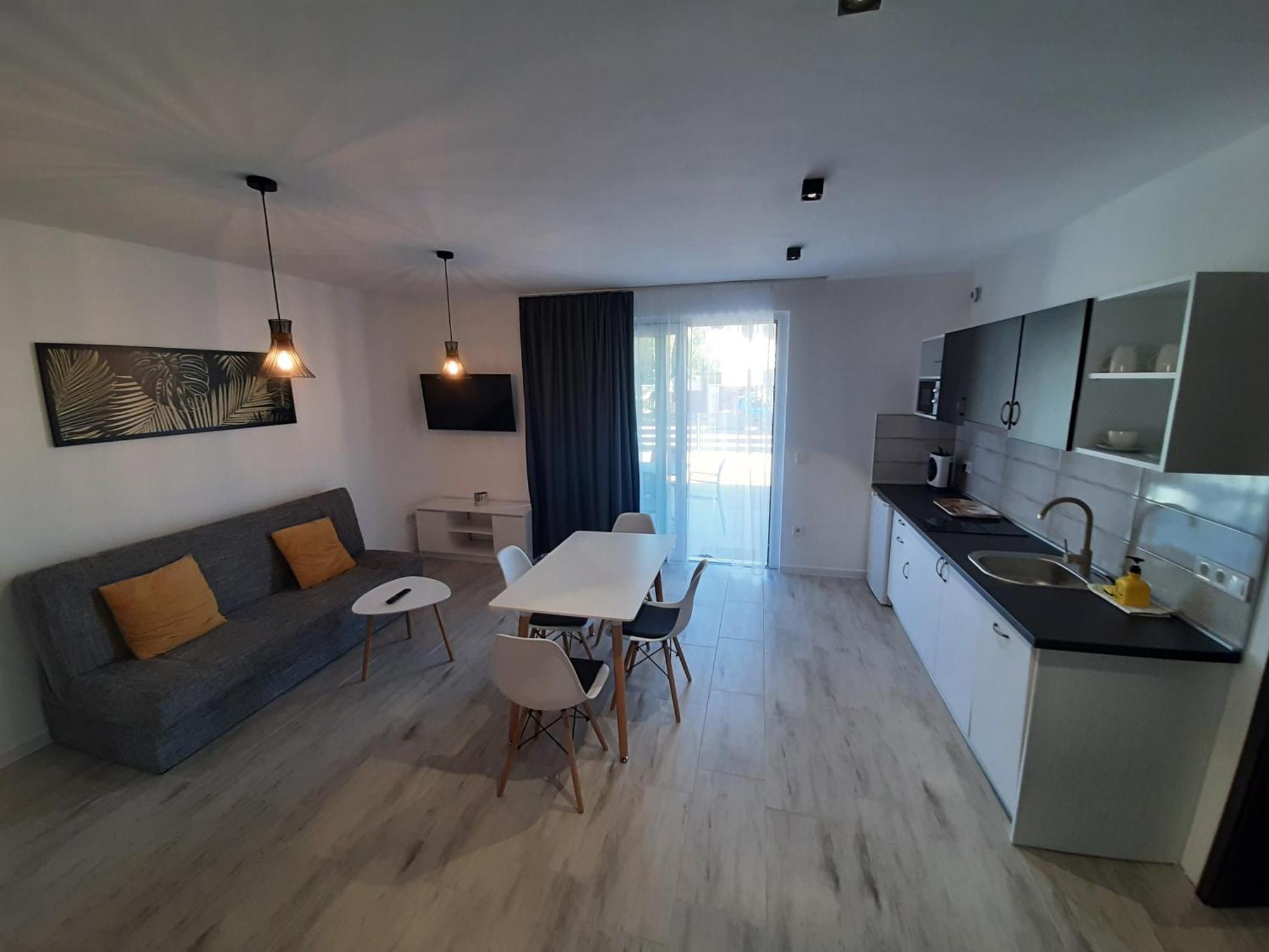 Ancsi Apartmanhaz Balatonlelle Exterior photo