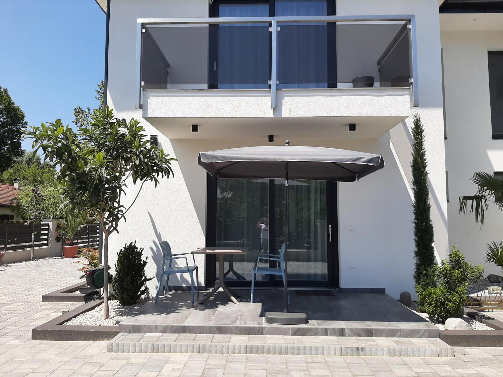 Ancsi Apartmanhaz Balatonlelle Exterior photo