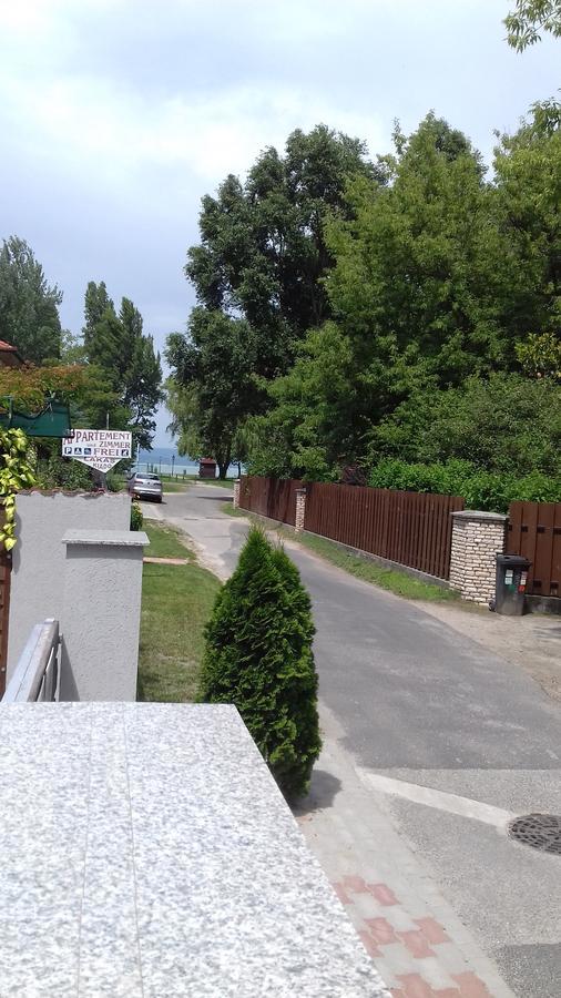 Ancsi Apartmanhaz Balatonlelle Exterior photo